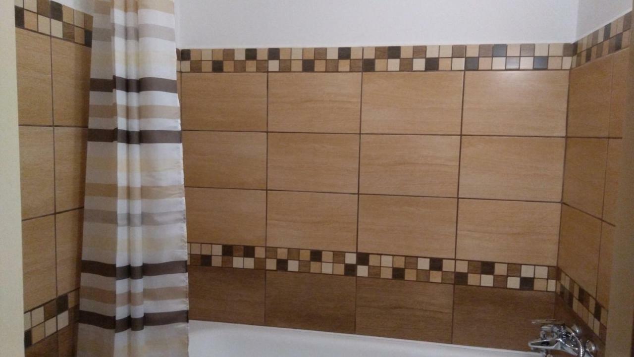 מישקולץ Gesztenyes Apartman מראה חיצוני תמונה