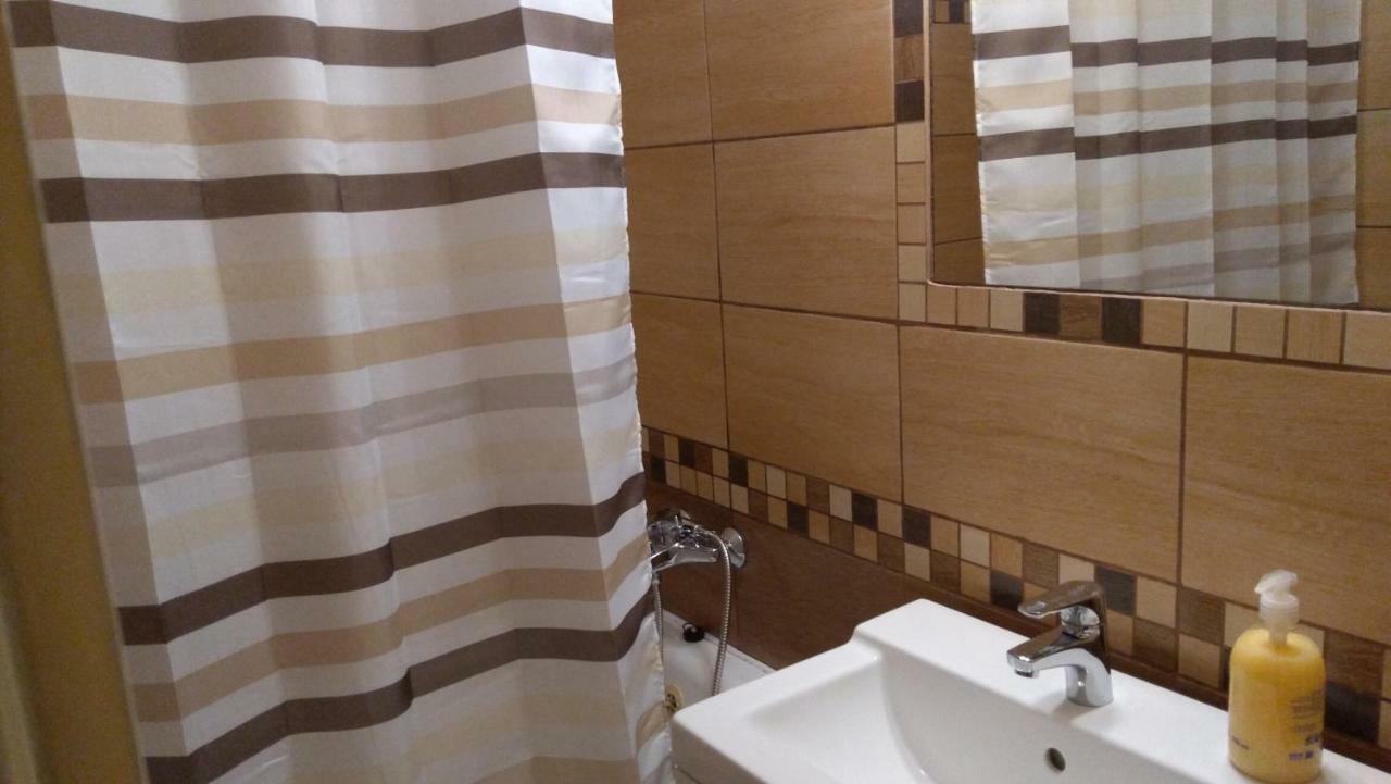 מישקולץ Gesztenyes Apartman מראה חיצוני תמונה
