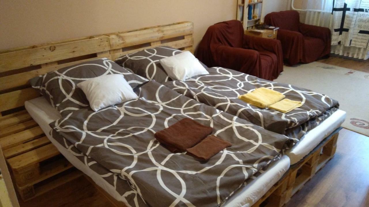 מישקולץ Gesztenyes Apartman מראה חיצוני תמונה