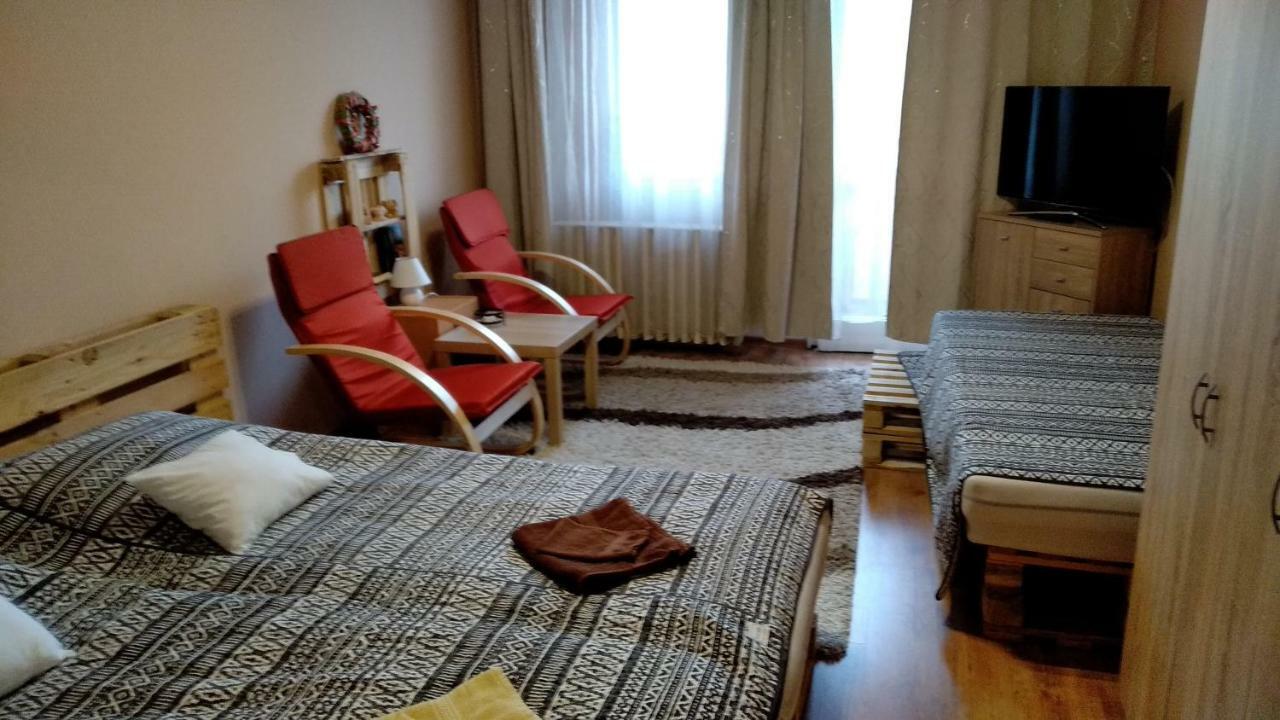 מישקולץ Gesztenyes Apartman מראה חיצוני תמונה