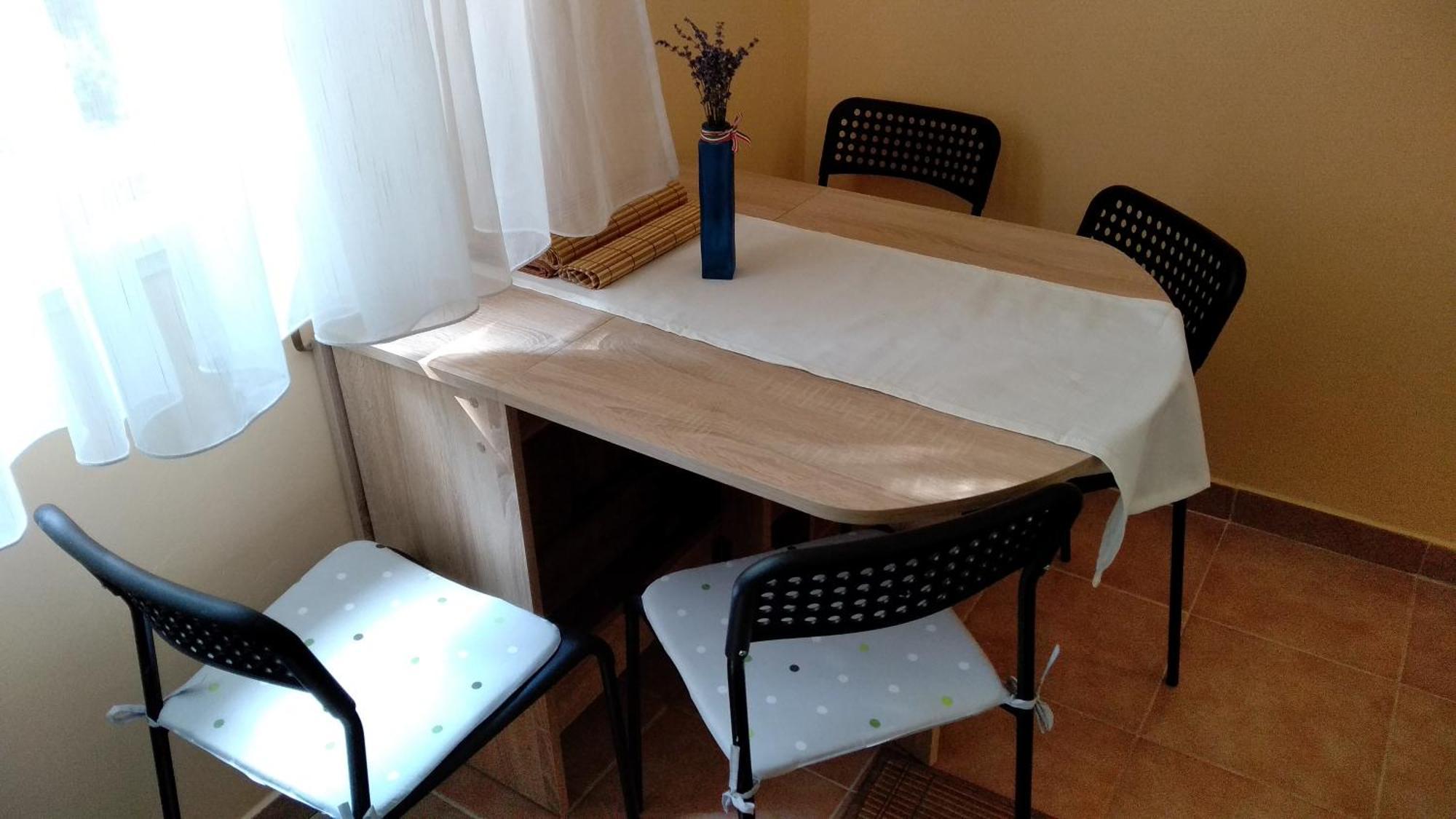 מישקולץ Gesztenyes Apartman מראה חיצוני תמונה